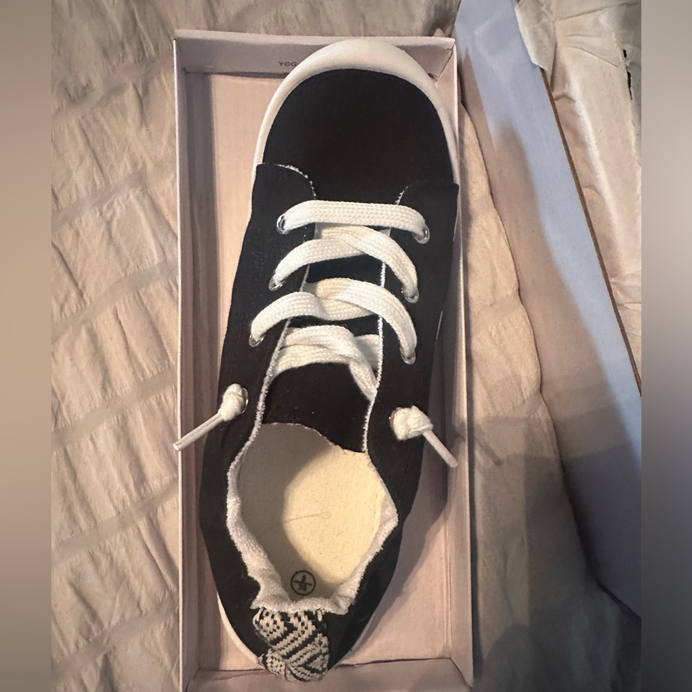 Women’s slip on sneakers casual shoes